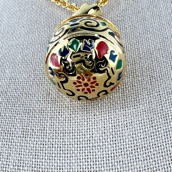 Vintage Joan Rivers Russian Holiday Egg Necklace - Picture 4 of 7